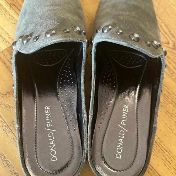 Donald Pliner Women's Bayez Studded Suede Slip On Mules - Size 7 - Picture 3 of 5